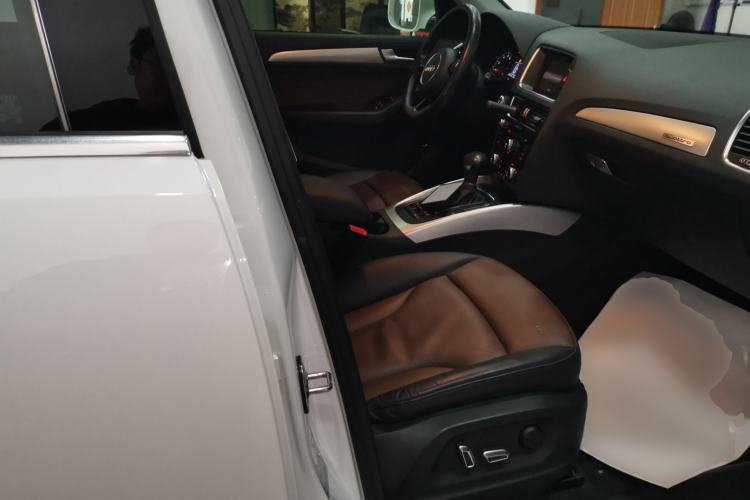 Used Audi Q5 2016 40 TFSI Technology Edition Right Front Seat