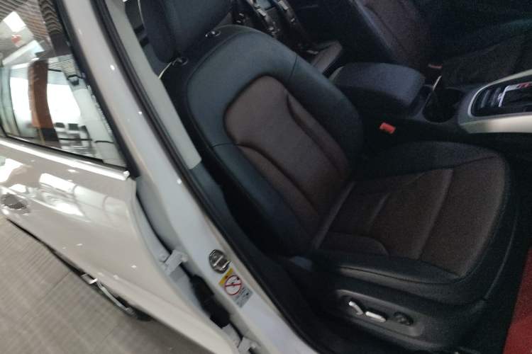 Used Audi Q5 2016 40 TFSI Technology Edition Right Front Seat