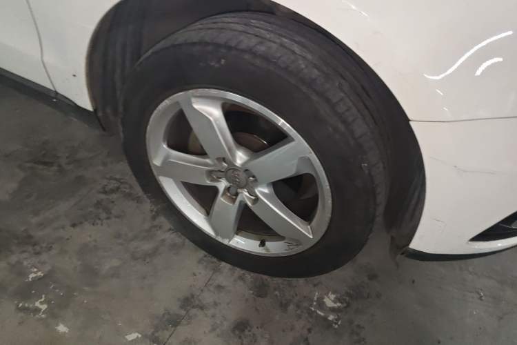 Used Audi Q5 2016 40 TFSI Technology Edition Right Front Wheel Hub