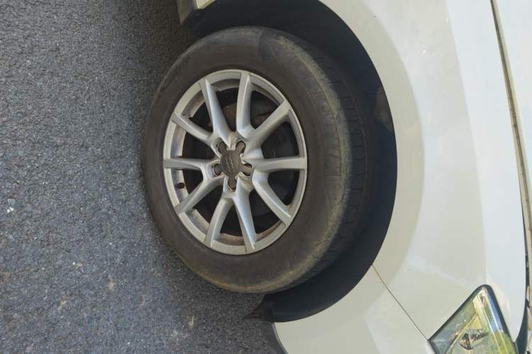 Used Audi Q5 2016 40 TFSI Trendy Edition Right Front Wheel Hub