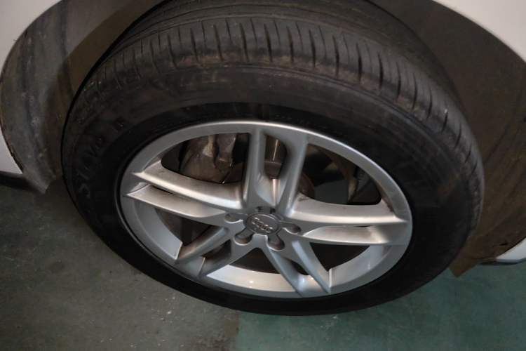 Used Audi Q5 2016 40 TFSI Comfort Model Right Front Wheel Hub