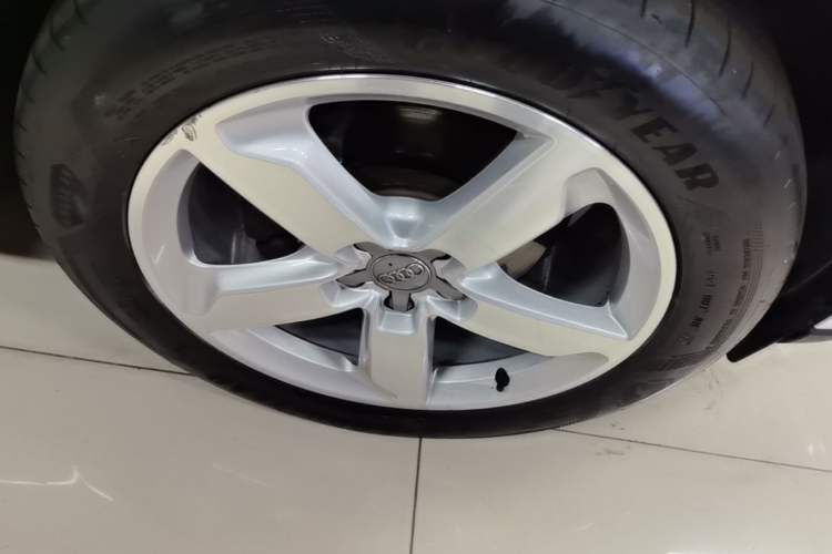 Used Audi Q5 2016 40 TFSI Technology Edition Right Front Wheel Hub