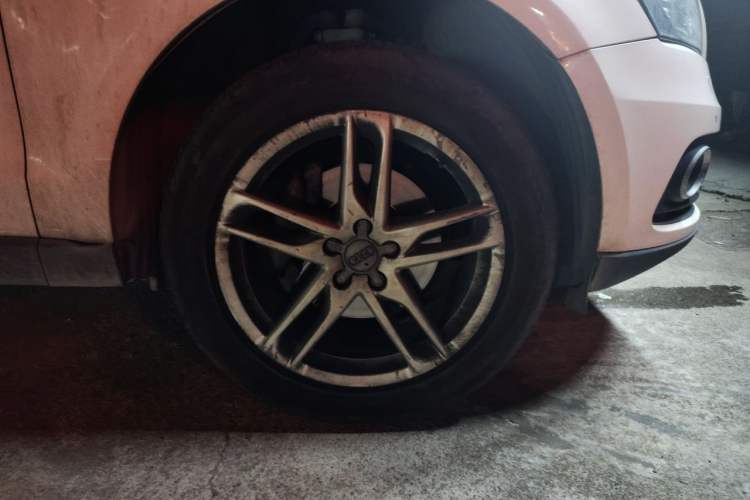 Used Audi Q5 2016 40 TFSI Comfort Model Right Front Wheel Hub