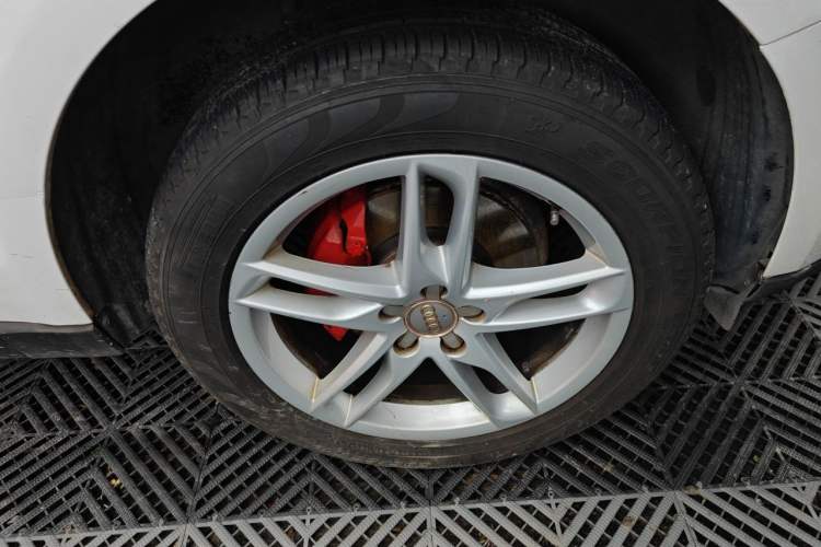Used Audi Q5 2016 40 TFSI Comfort Model Right Front Wheel Hub