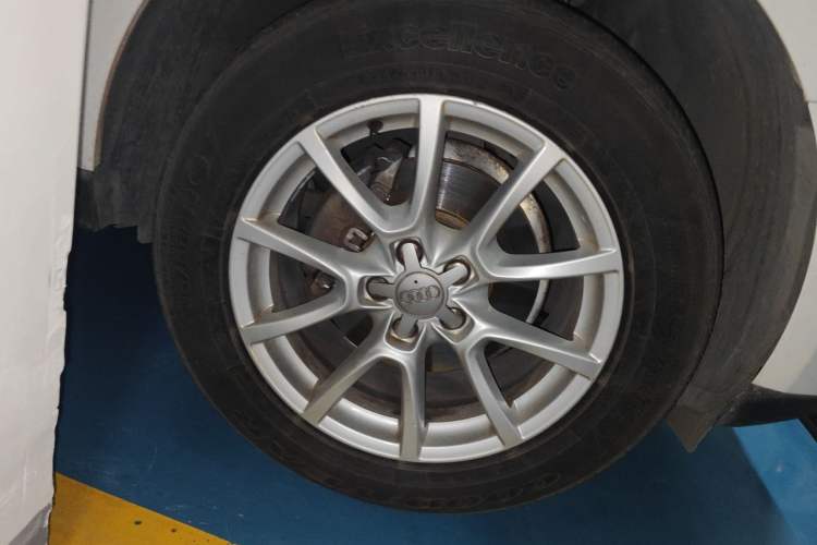 Used Audi Q5 2016 40 TFSI Trendy Edition Right Front Wheel Hub
