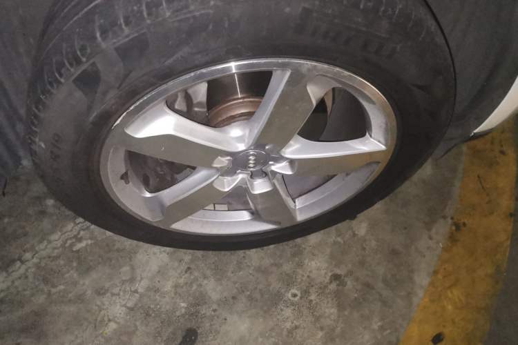 Used Audi Q5 2016 40 TFSI Technology Edition Right Front Wheel Hub