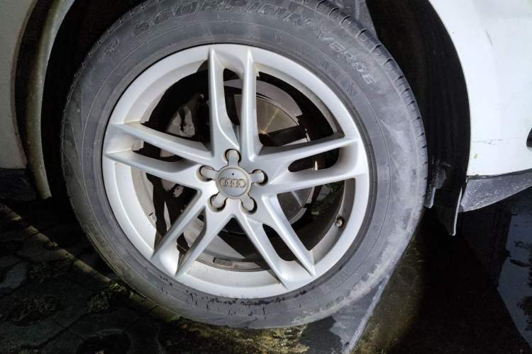 Used Audi Q5 2016 40 TFSI Comfort Model Right Front Wheel Hub