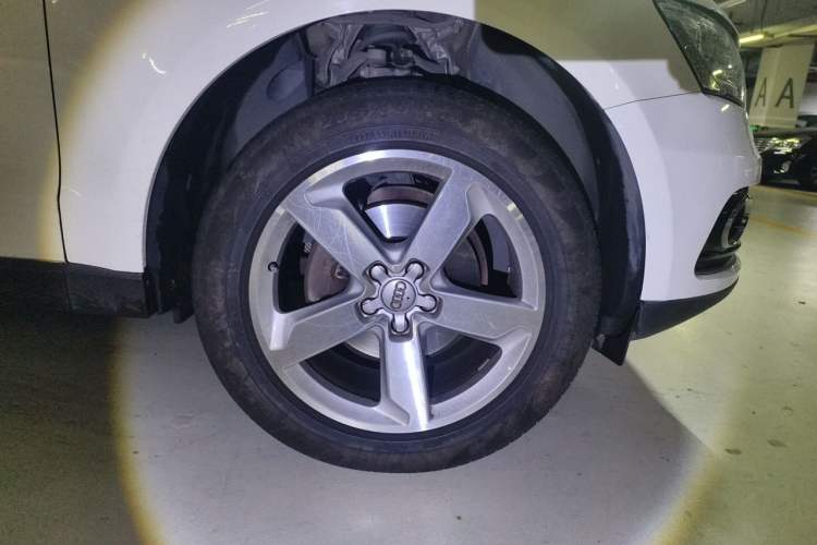 Used Audi Q5 2016 40 TFSI Technology Edition Right Front Wheel Hub