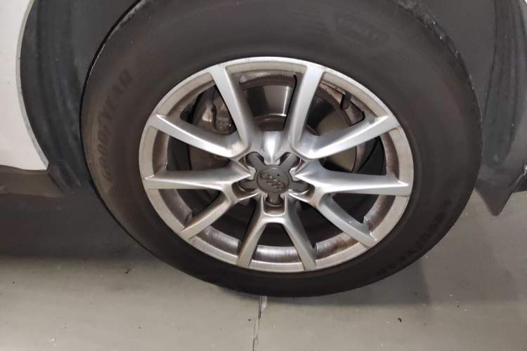 Used Audi Q5 2016 40 TFSI Trendy Edition Right Front Wheel Hub