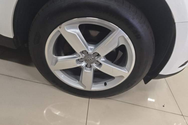 Used Audi Q5 2016 40 TFSI Technology Edition Right Front Wheel Hub