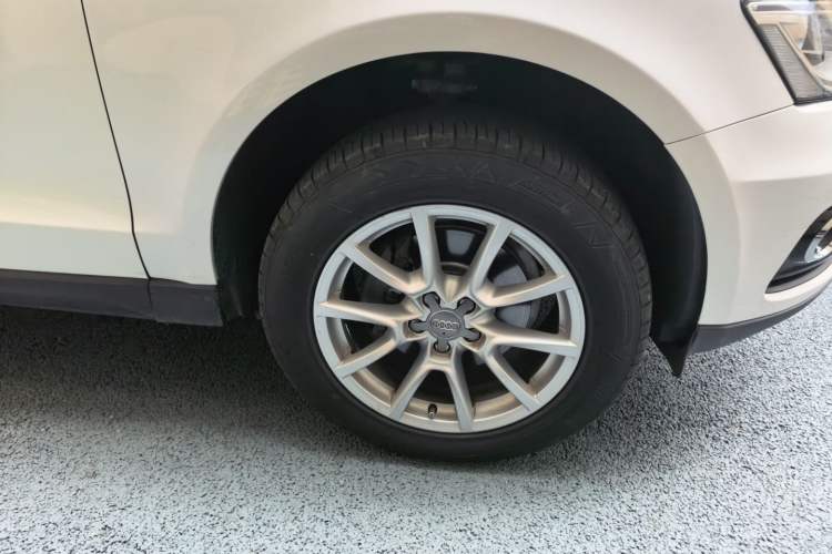 Used Audi Q5 2016 40 TFSI Trendy Edition Right Front Wheel Hub