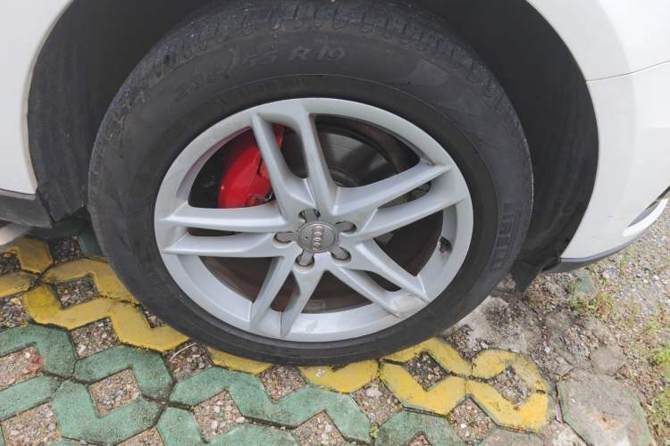 Used Audi Q5 2016 40 TFSI Comfort Model Right Front Wheel Hub