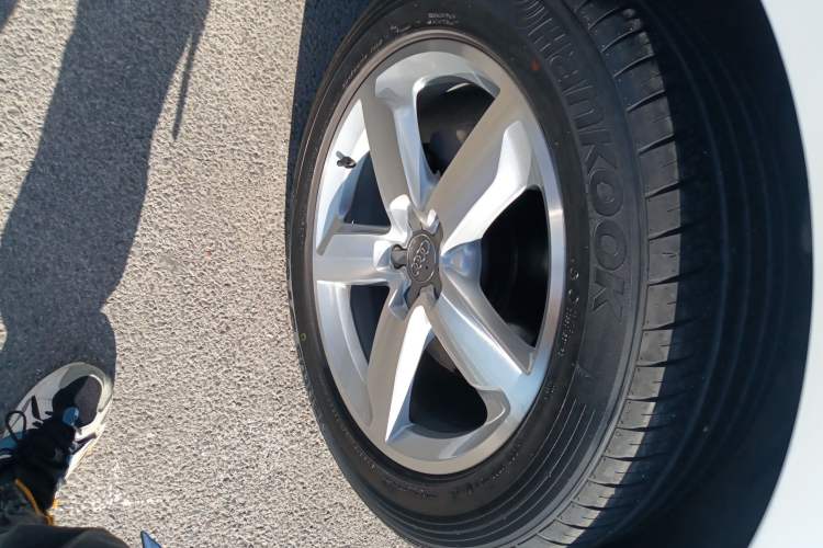 Used Audi Q5 2016 40 TFSI Technology Edition Right Front Wheel Hub