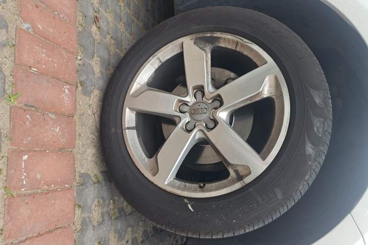 Used Audi Q5 2016 40 TFSI Technology Edition Right Front Wheel Hub