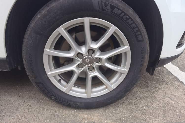 Used Audi Q5 2016 40 TFSI Trendy Edition Right Front Wheel Hub