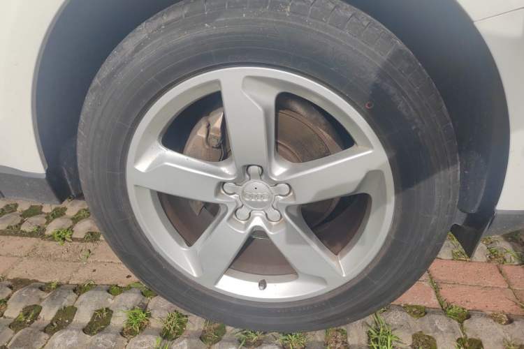 Used Audi Q5 2016 40 TFSI Technology Edition Right Front Wheel Hub