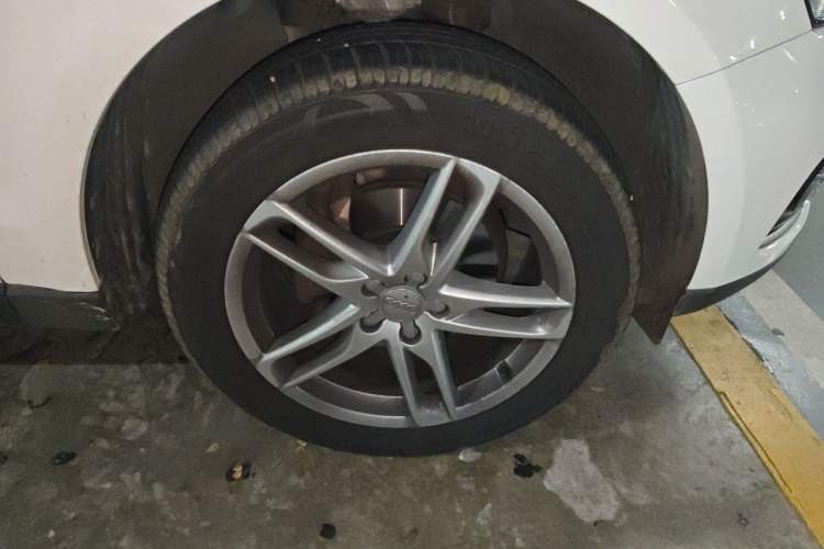 Used Audi Q5 2016 40 TFSI Comfort Model Right Front Wheel Hub