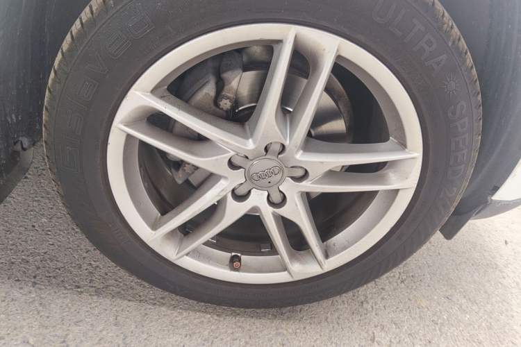 Used Audi Q5 2016 40 TFSI Comfort Model Right Front Wheel Hub