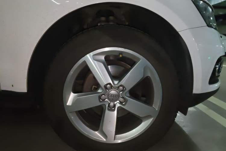 Used Audi Q5 2016 40 TFSI Technology Edition Right Front Wheel Hub