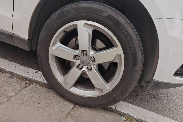 Used Audi Q5 2016 40 TFSI Technology Edition Right Front Wheel Hub