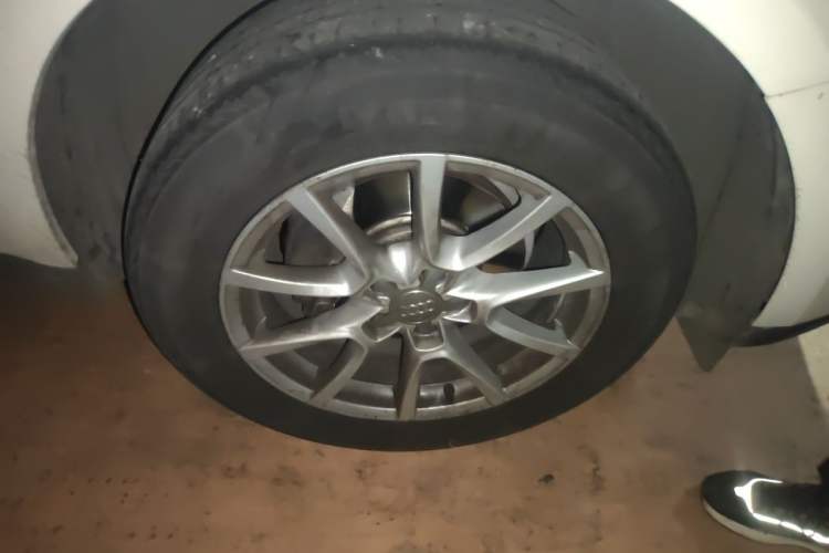 Used Audi Q5 2016 40 TFSI Trendy Edition Right Front Wheel Hub