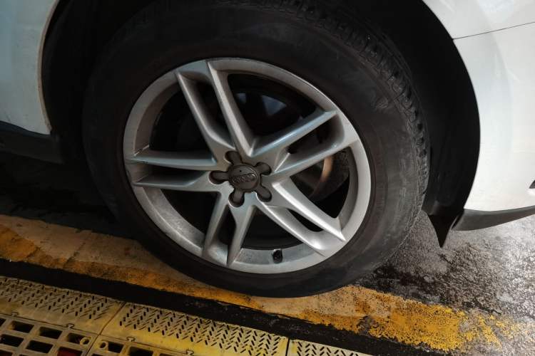 Used Audi Q5 2016 40 TFSI Technology Edition Right Front Wheel Hub