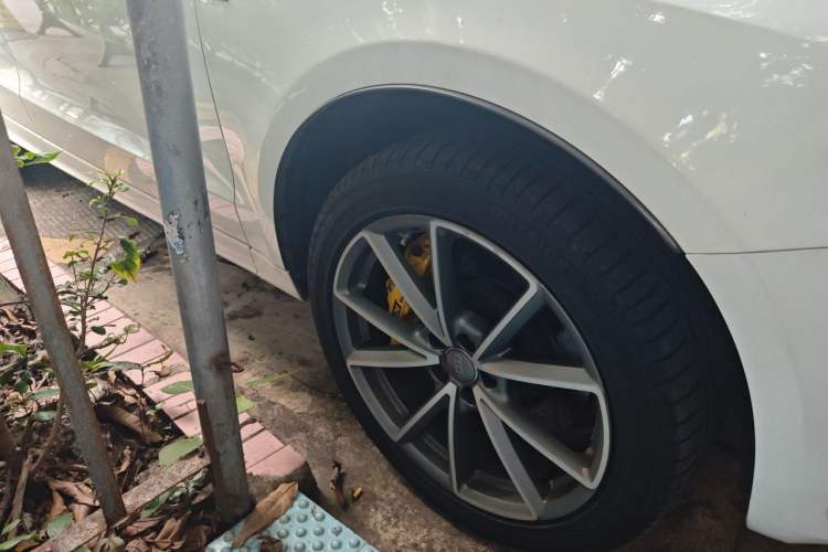 Used Audi Q5 2016 40 TFSI Special Edition Right Front Wheel Hub