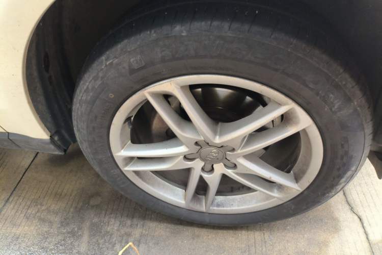 Used Audi Q5 2016 40 TFSI Comfort Model Right Front Wheel Hub