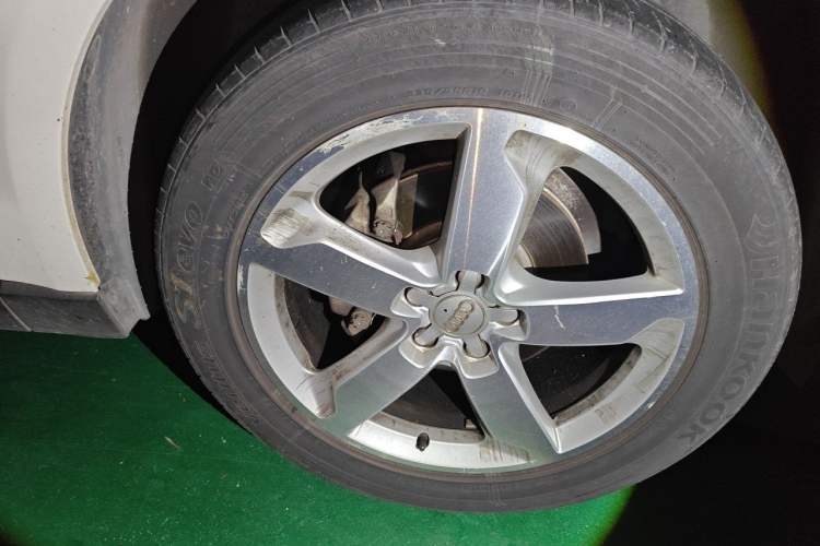 Used Audi Q5 2016 40 TFSI Technology Edition Right Front Wheel Hub