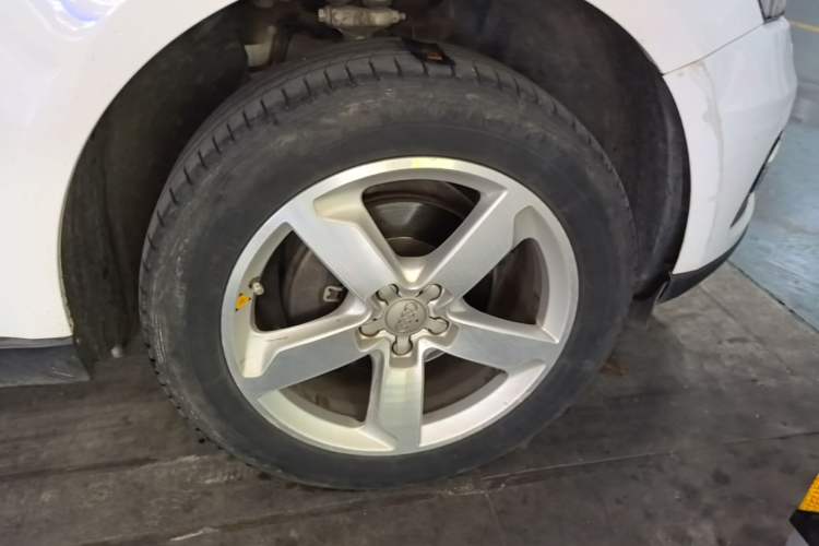 Used Audi Q5 2016 40 TFSI Technology Edition Right Front Wheel Hub