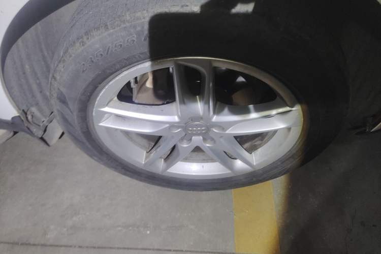 Used Audi Q5 2016 40 TFSI Comfort Model Right Front Wheel Hub