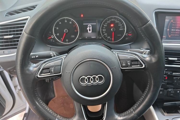 Used Audi Q5 2016 40 TFSI Trendy Edition Steering Wheel