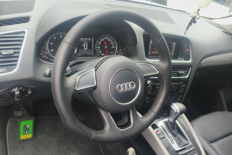 Used Audi Q5 2016 40 TFSI Trendy Edition Steering Wheel