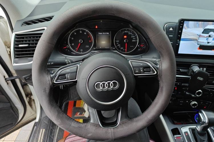 Used Audi Q5 2016 40 TFSI Trendy Edition Steering Wheel