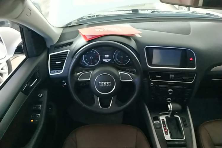 Used Audi Q5 2016 40 TFSI Trendy Edition Steering Wheel