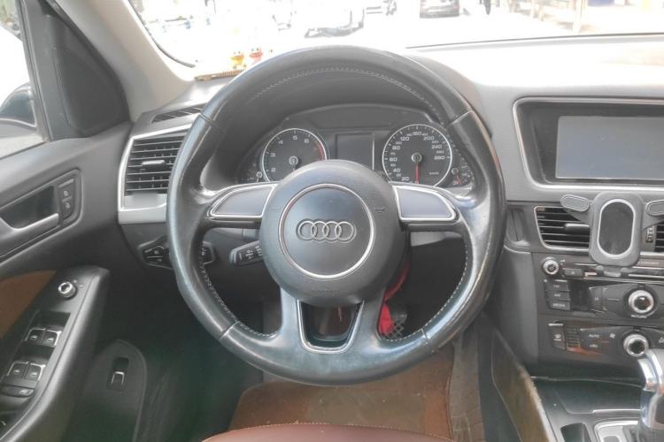Used Audi Q5 2016 40 TFSI Trendy Edition Steering Wheel