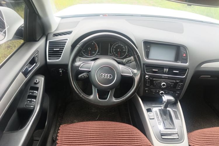 Used Audi Q5 2016 40 TFSI Trendy Edition Steering Wheel