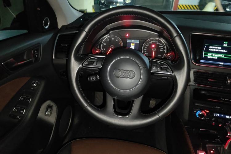 Used Audi Q5 2016 40 TFSI Comfort Model Steering Wheel