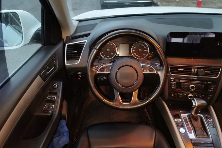 Used Audi Q5 2016 40 TFSI Trendy Edition Steering Wheel