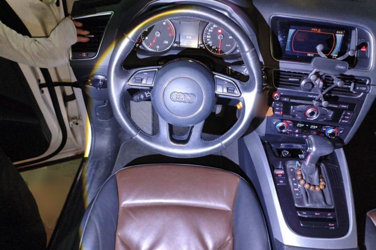 Used Audi Q5 2016 40 TFSI Technology Edition Steering Wheel