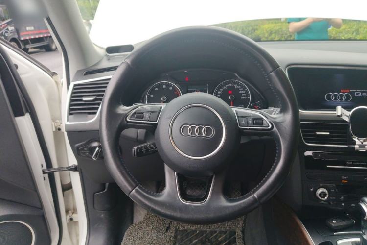 Used Audi Q5 2016 40 TFSI Comfort Model Steering Wheel