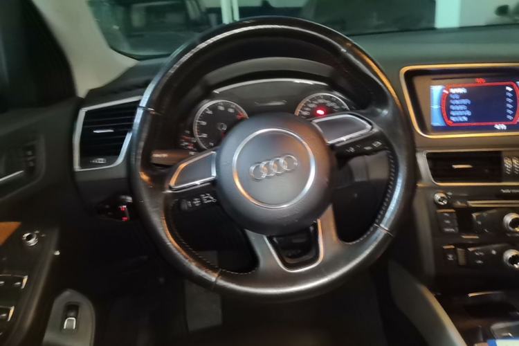 Used Audi Q5 2016 40 TFSI Trendy Edition Steering Wheel