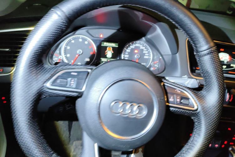 Used Audi Q5 2016 40 TFSI Comfort Model Steering Wheel