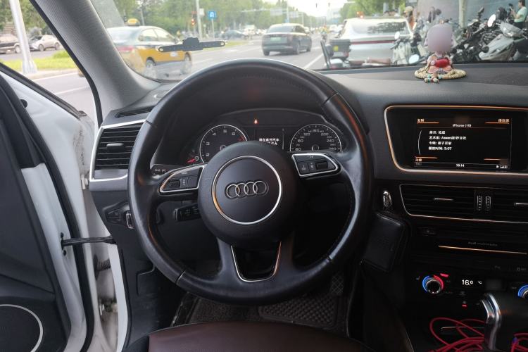 Used Audi Q5 2016 40 TFSI Comfort Model Steering Wheel