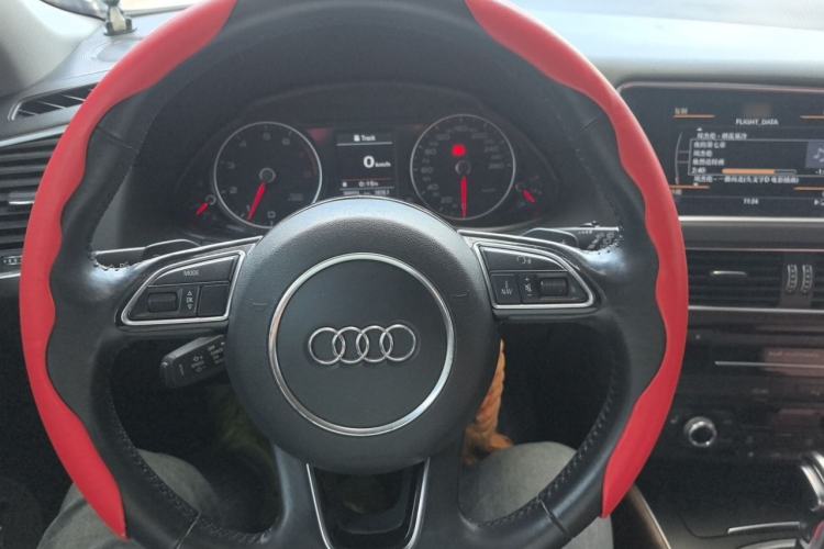 Used Audi Q5 2016 40 TFSI Comfort Model Steering Wheel