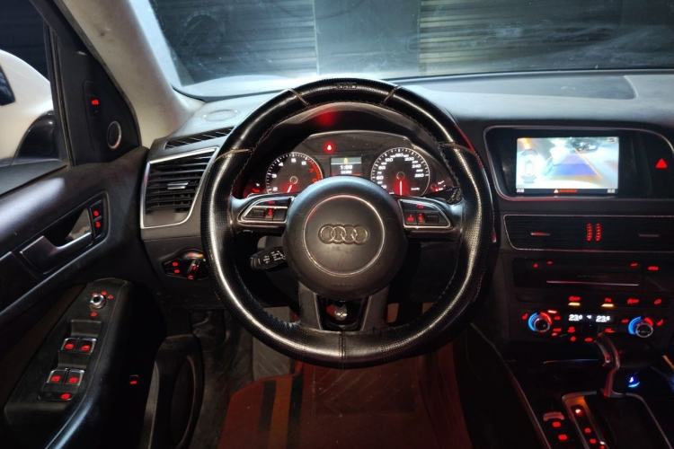Used Audi Q5 2016 40 TFSI Comfort Model Steering Wheel