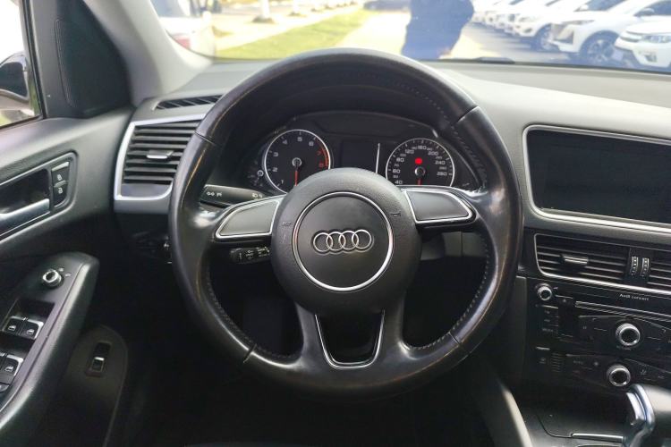 Used Audi Q5 2016 40 TFSI Trendy Edition Steering Wheel