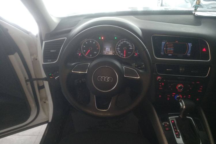 Used Audi Q5 2016 40 TFSI Trendy Edition Steering Wheel