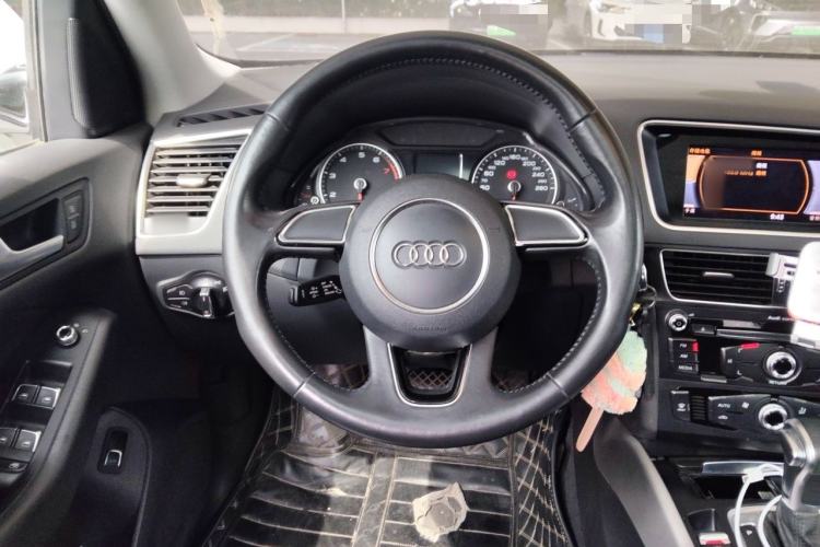 Used Audi Q5 2016 40 TFSI Trendy Edition Steering Wheel