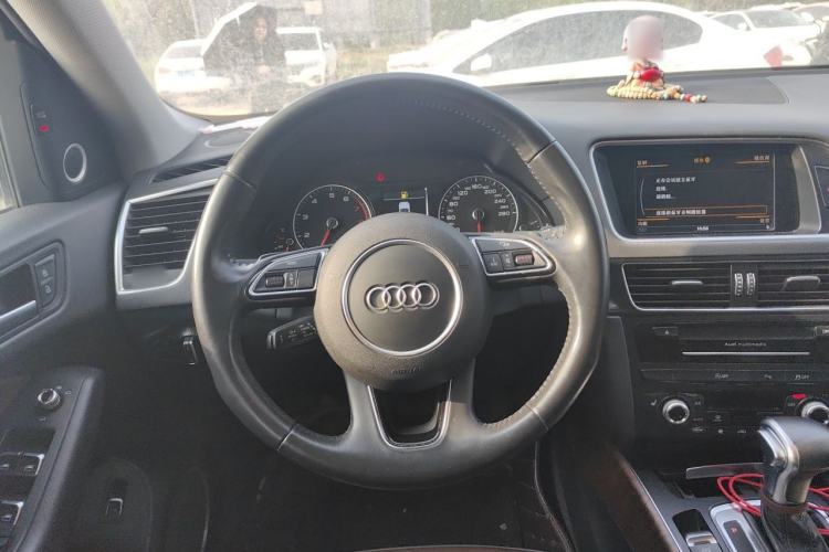 Used Audi Q5 2016 40 TFSI Comfort Model Steering Wheel